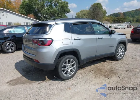 2022 Jeep Compass Latitude Lux 4X4 из США, поврежденный, VIN 3C4NJDFBXNT175997